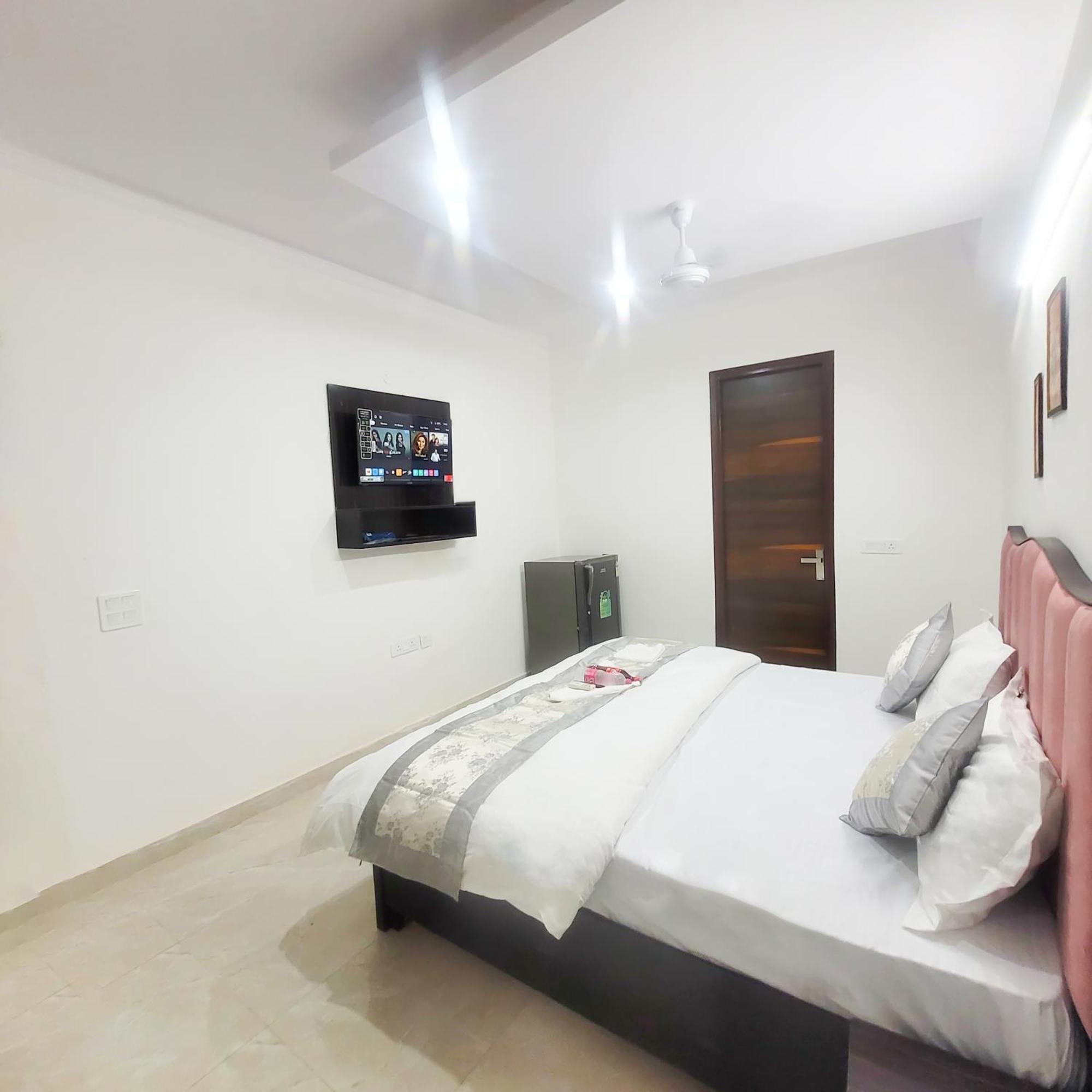 Grand - Saket 3*